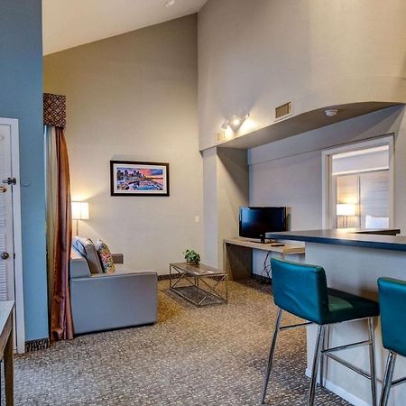 Hawthorn Suites By Wyndham Kent, Wa Εξωτερικό φωτογραφία