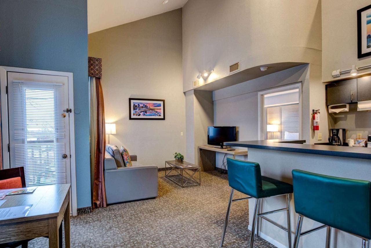 Hawthorn Suites By Wyndham Kent, Wa Εξωτερικό φωτογραφία