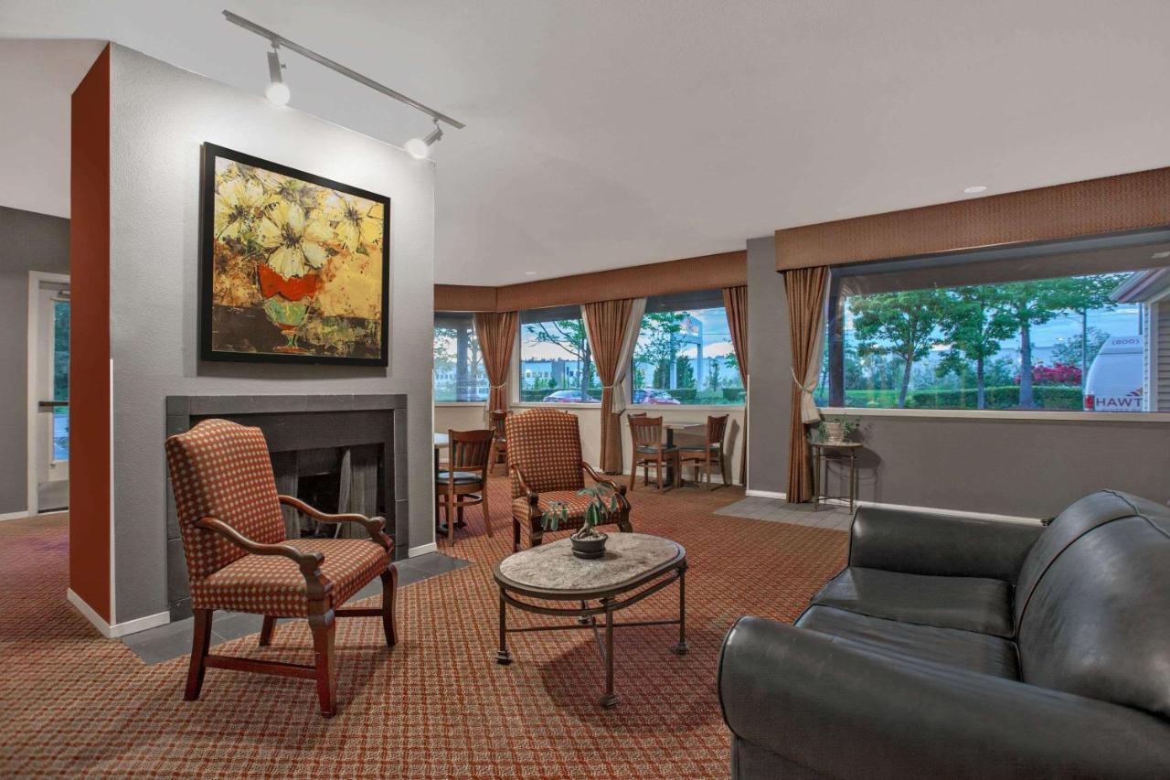 Hawthorn Suites By Wyndham Kent, Wa Εξωτερικό φωτογραφία